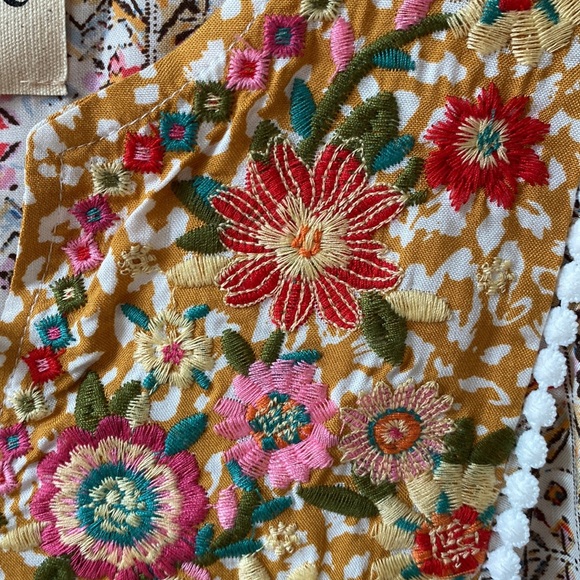 NWT Savanna Jane Flutter Sleeve Embroidered Blouse - Small - Picture 4 of 8